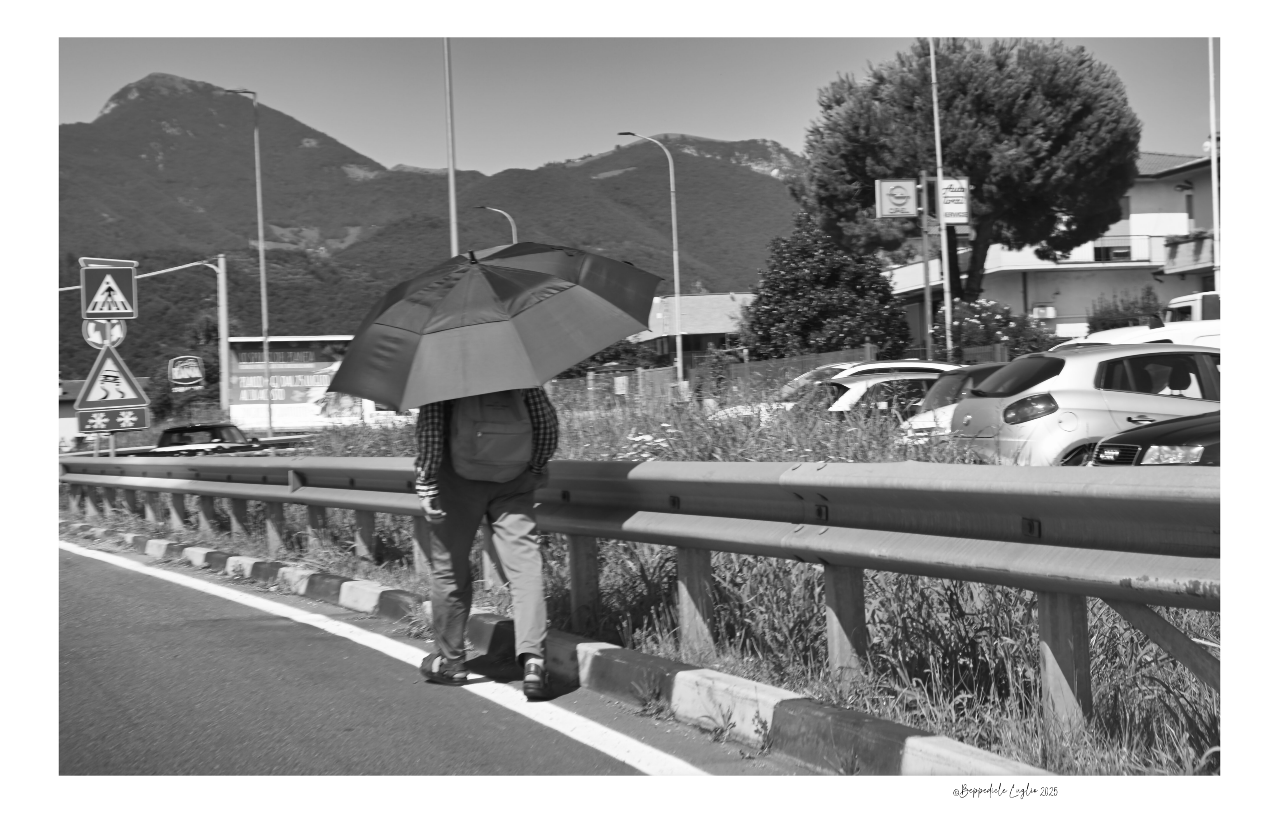 psseggiata-con-ombrello.pngxx_ donne in bici